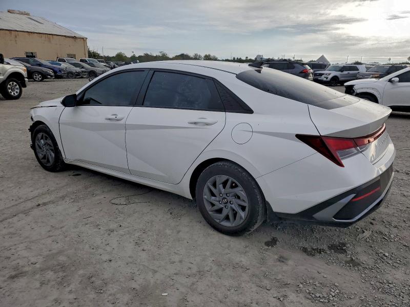 Фото 2 - HYUNDAI ELANTRA