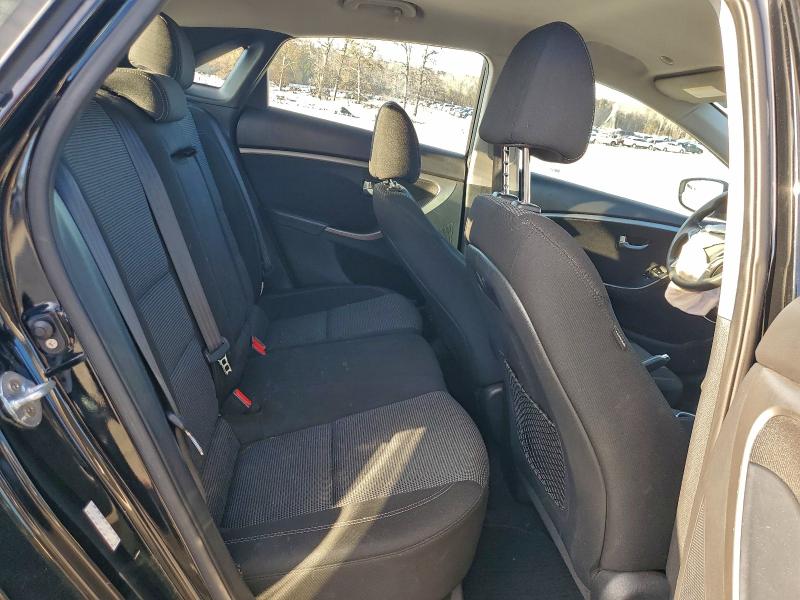 Фото 10 - HYUNDAI ELANTRA