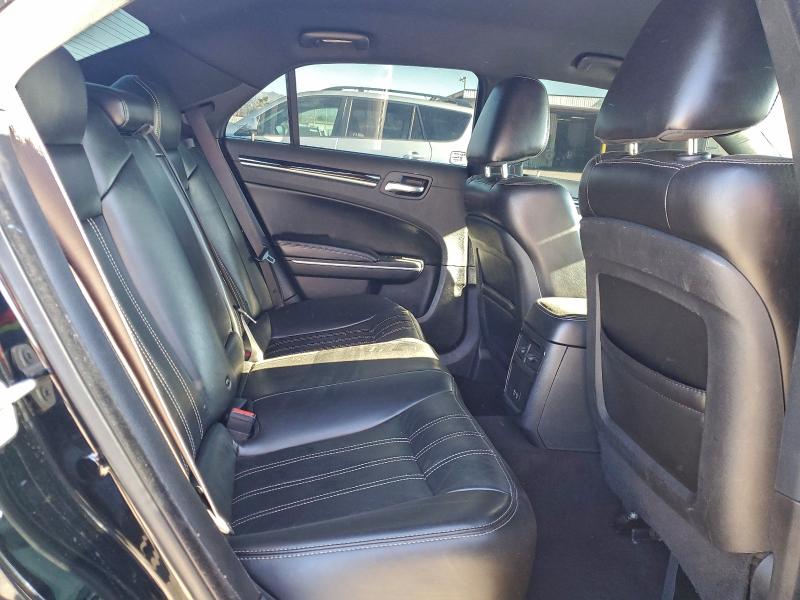 Фото 10 - CHRYSLER 300