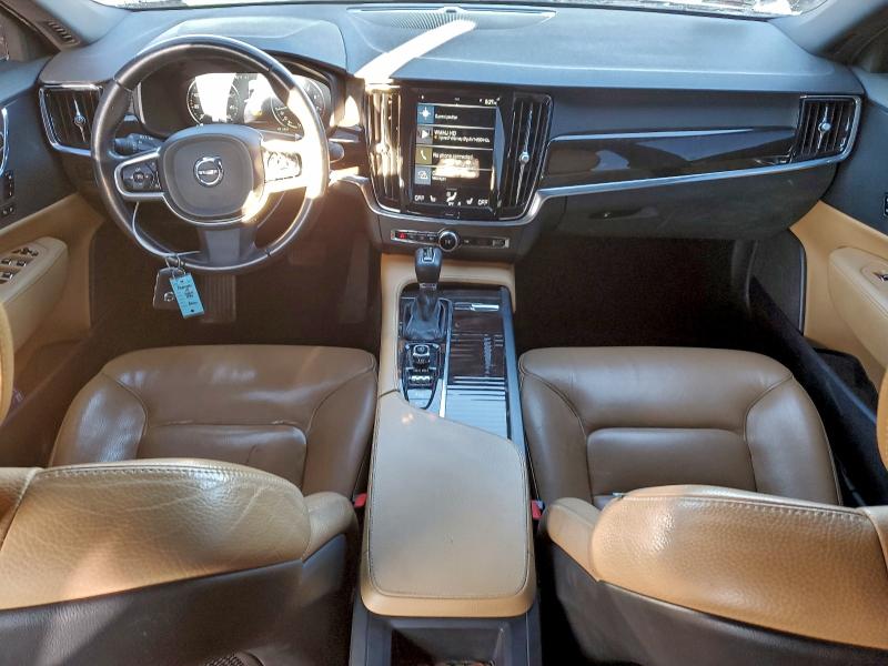 Фото 8 - VOLVO S90