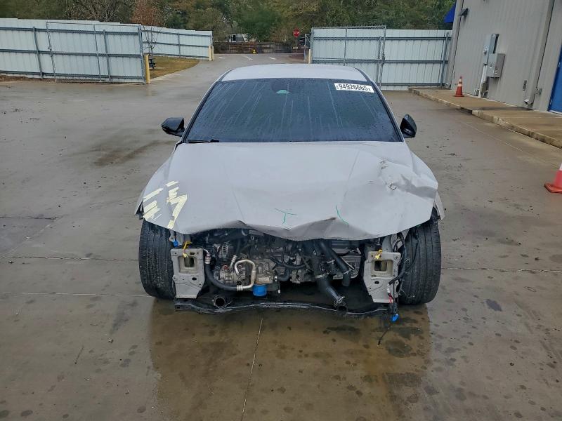 Фото 5 - HYUNDAI ELANTRA