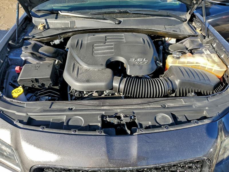 Фото 11 - CHRYSLER 300