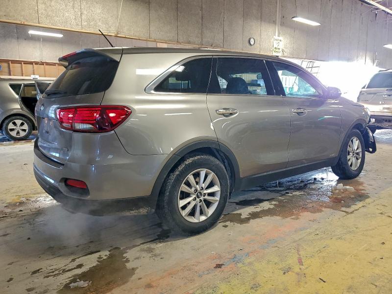 Фото 3 - KIA SORENTO