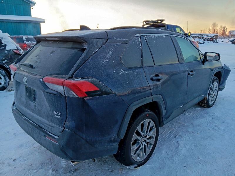 Фото 3 - TOYOTA RAV4