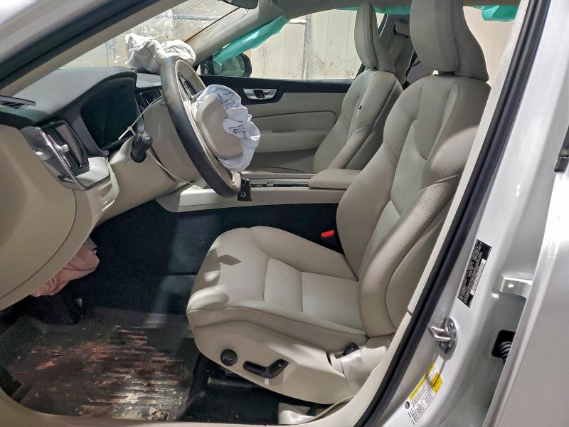 VOLVO XC60 PLUS 2025 VIN YV4M12RC0S1016149