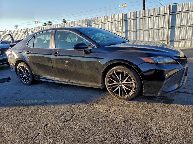 Фото 4 - TOYOTA CAMRY