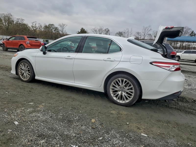 Фото 2 - TOYOTA CAMRY