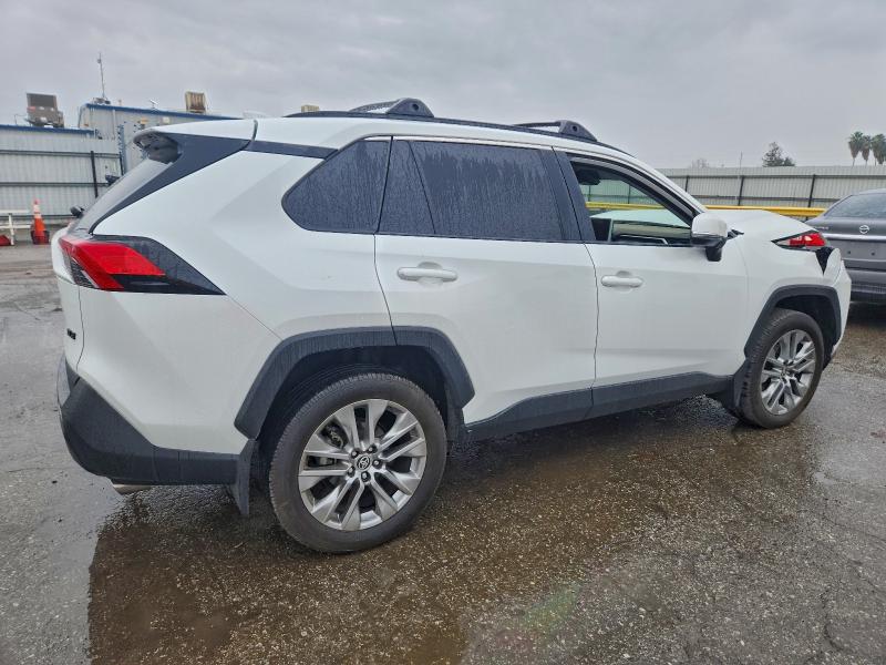 Фото 3 - TOYOTA RAV4