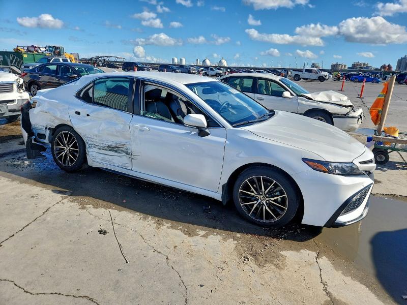 Фото 4 - TOYOTA CAMRY