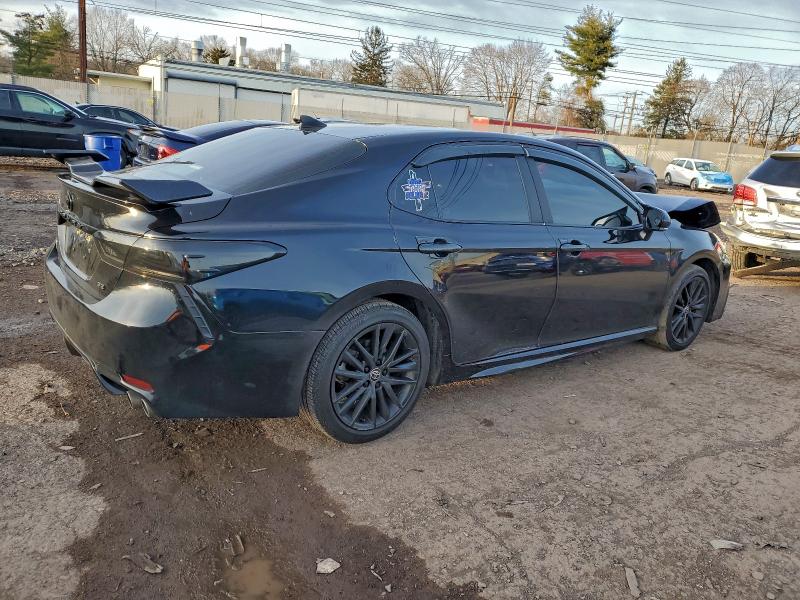 Фото 3 - TOYOTA CAMRY