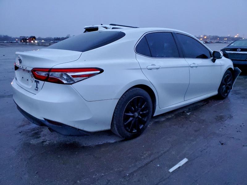 Фото 3 - TOYOTA CAMRY