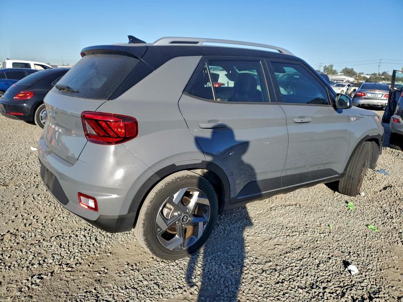 Фото 3 - HYUNDAI VENUE