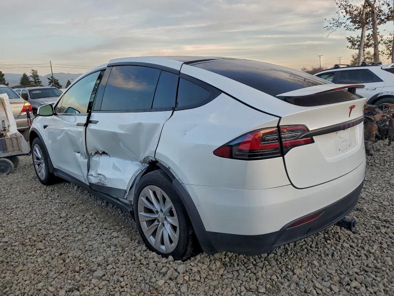 Фото 2 - TESLA MODEL X