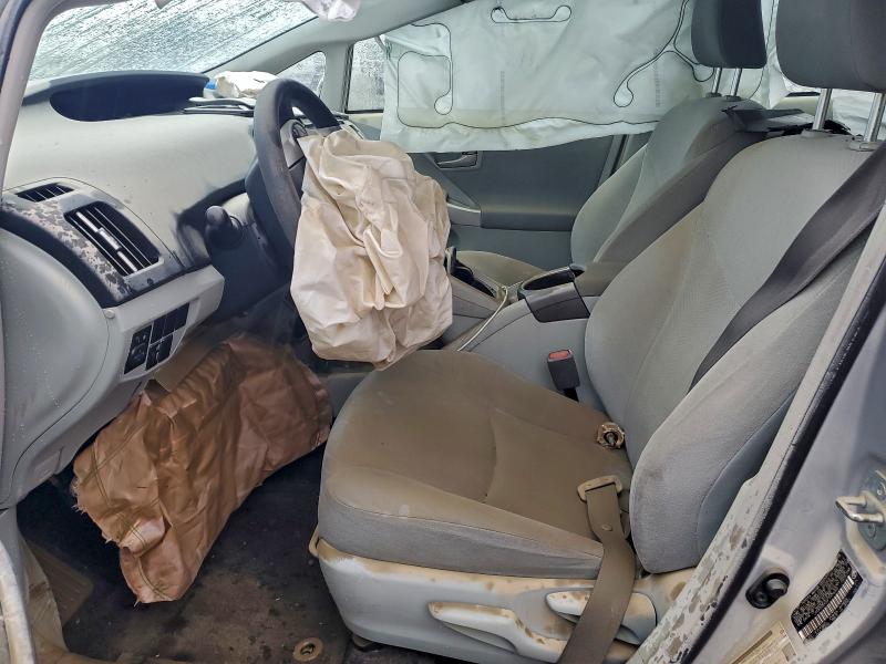 Фото 7 - TOYOTA PRIUS