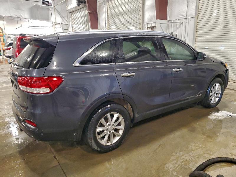 Фото 3 - KIA SORENTO