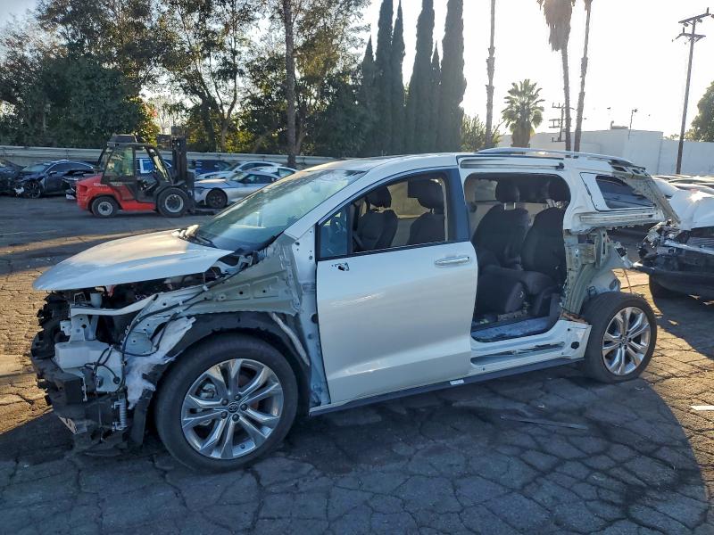 Фото 1 - TOYOTA SIENNA