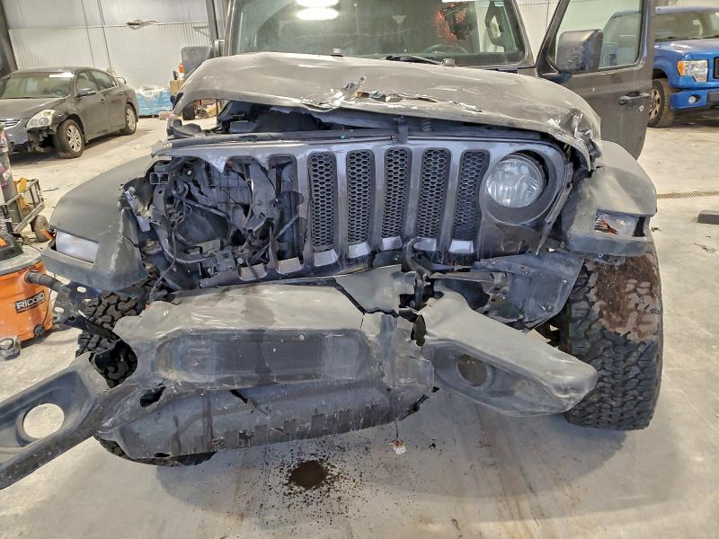 Фото 12 - JEEP WRANGLER