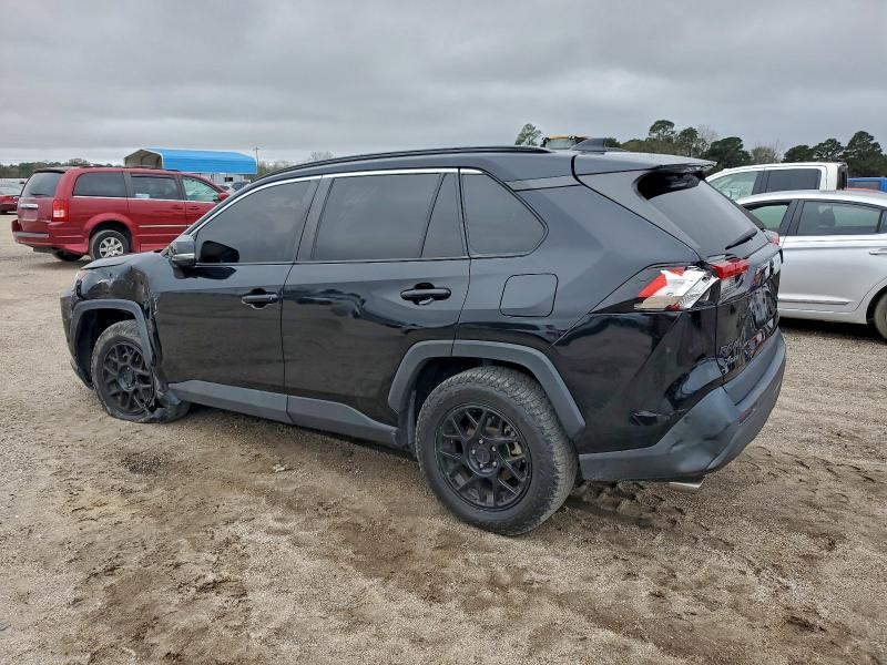 Фото 2 - TOYOTA RAV4