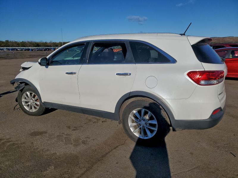 Фото 2 - KIA SORENTO