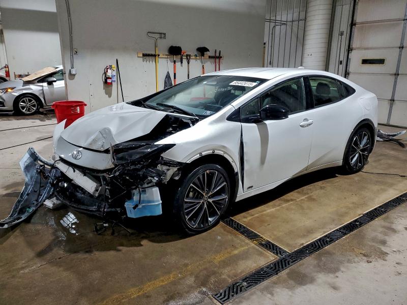 Фото 1 - TOYOTA PRIUS