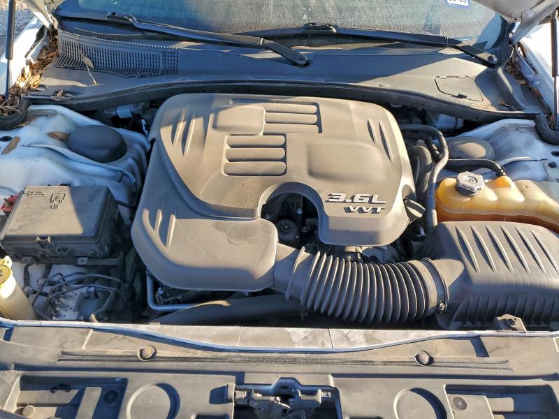 Фото 11 - CHRYSLER 300