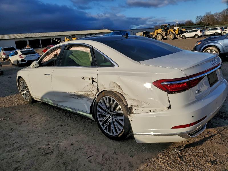 Фото 2 - AUDI A8