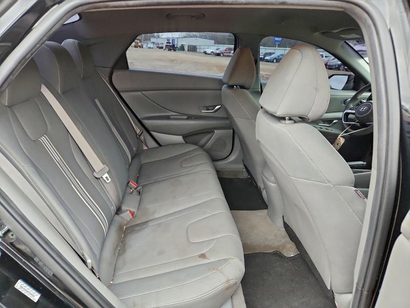 Фото 10 - HYUNDAI ELANTRA