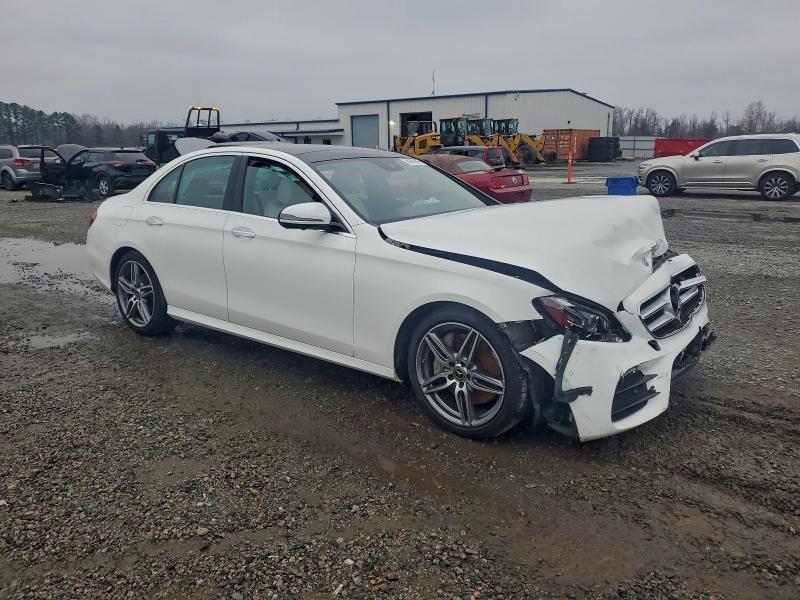 Фото 4 - MERCEDES-BENZ E-CLASS