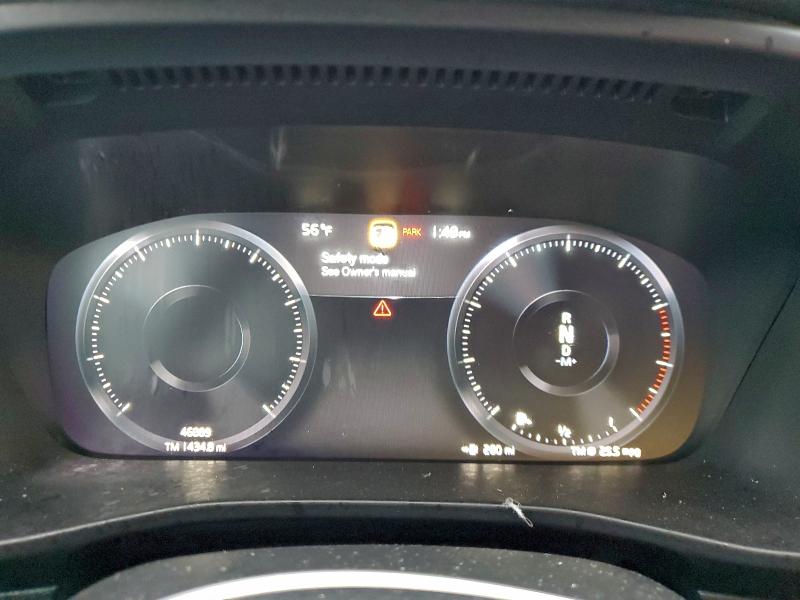 Фото 9 - VOLVO XC40