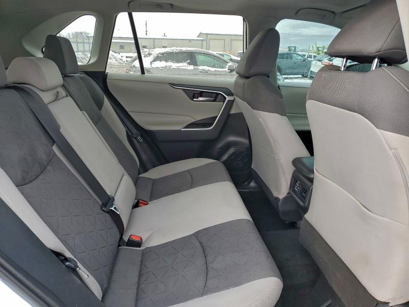 Фото 10 - TOYOTA RAV4