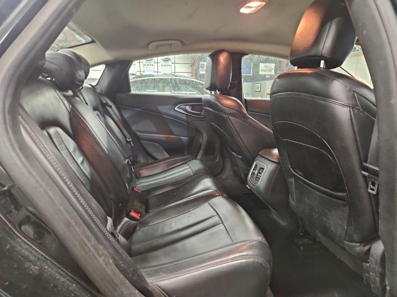 Фото 10 - CHRYSLER 200