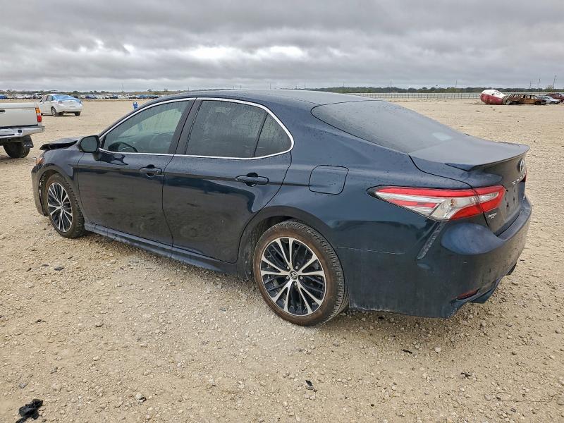 Фото 2 - TOYOTA CAMRY