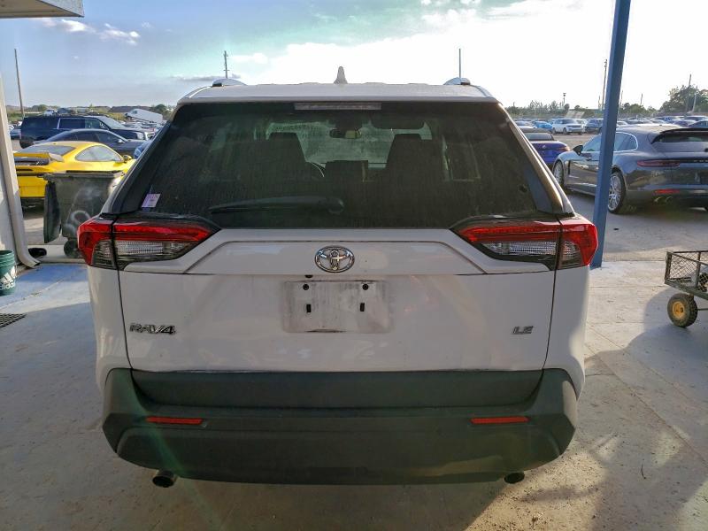 Фото 6 - TOYOTA RAV4