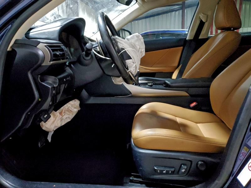 Фото 7 - LEXUS IS