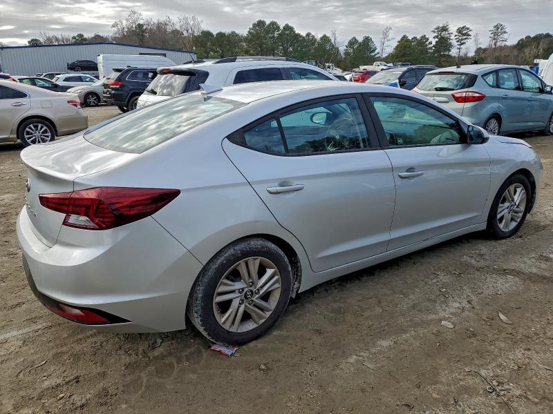 Фото 3 - HYUNDAI ELANTRA