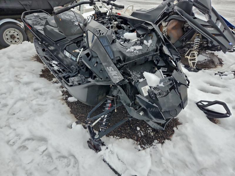 SKI-DOO SNOWMOBILE 2024