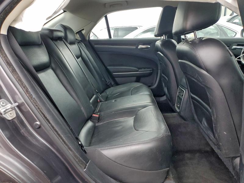 Фото 10 - CHRYSLER 300