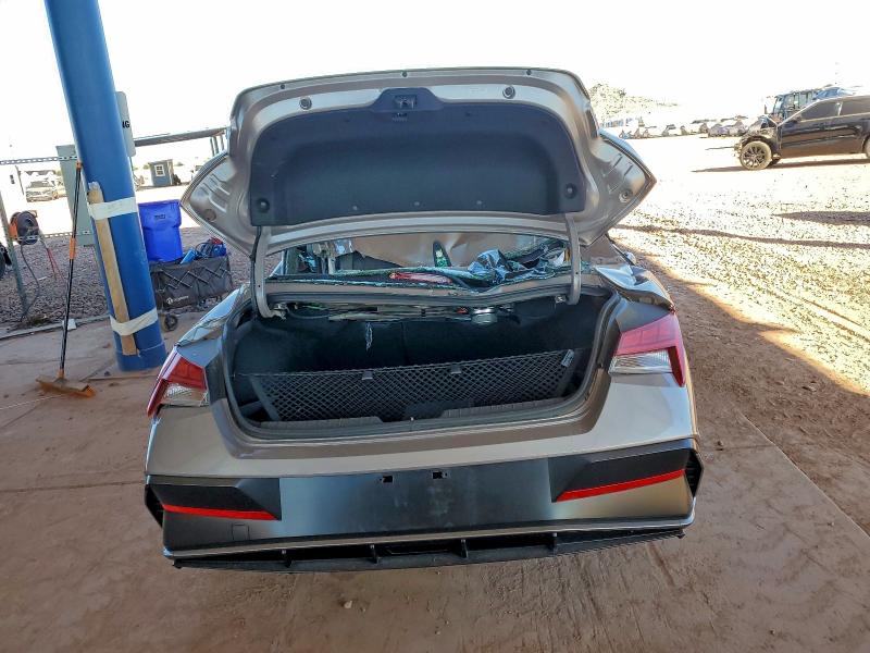 Фото 6 - HYUNDAI ELANTRA