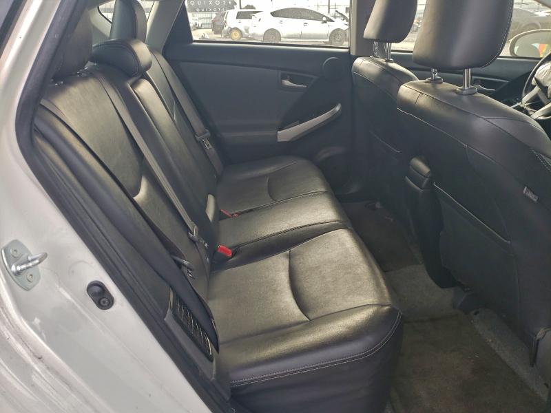 Фото 10 - TOYOTA PRIUS