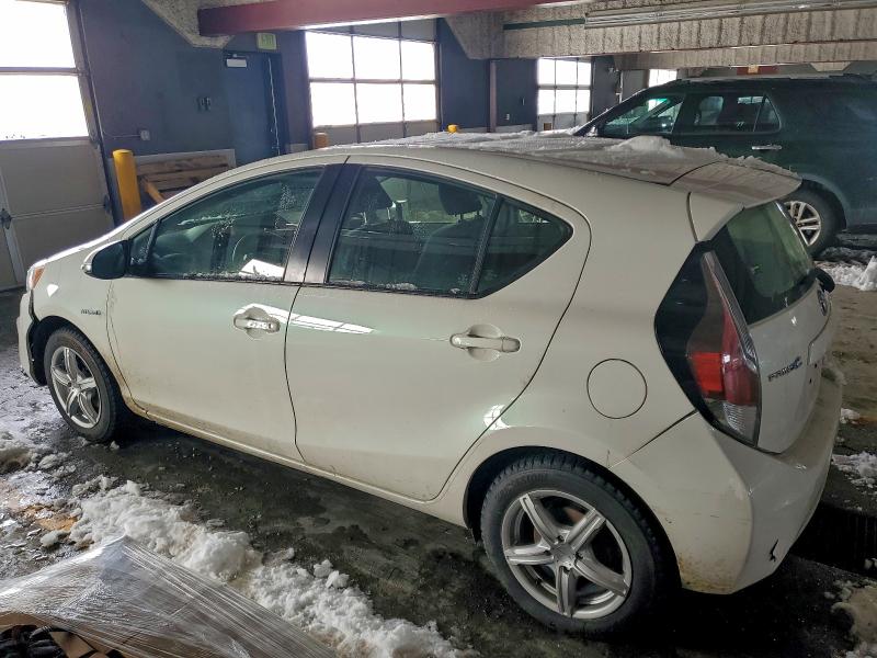 Фото 2 - TOYOTA PRIUS