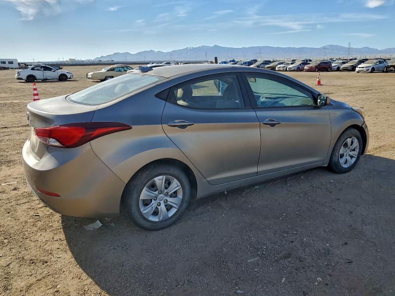 Фото 3 - HYUNDAI ELANTRA