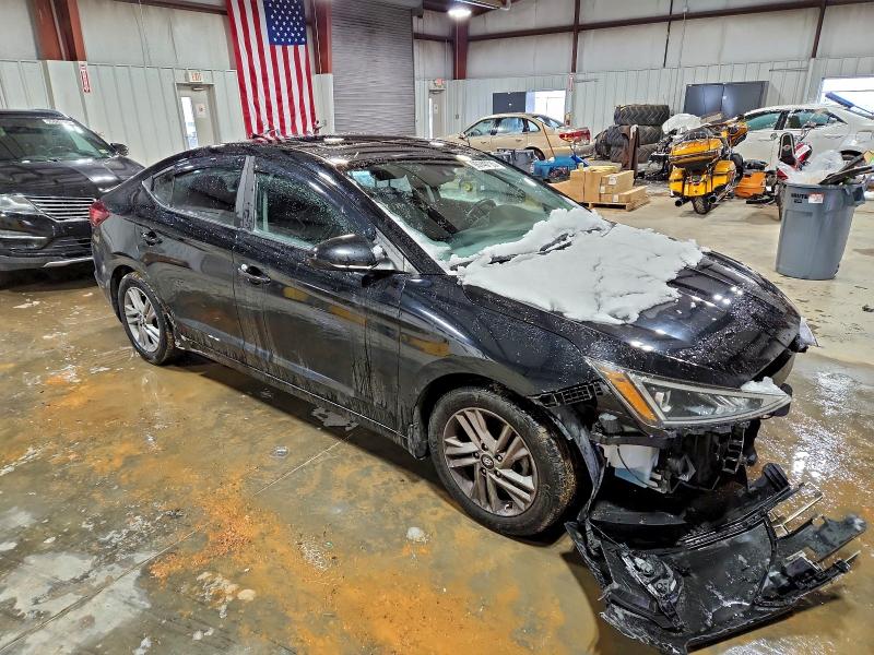 Фото 4 - HYUNDAI ELANTRA