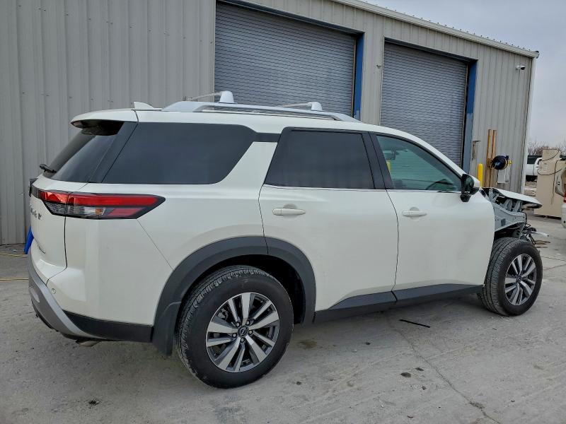 Фото 3 - NISSAN PATHFINDER