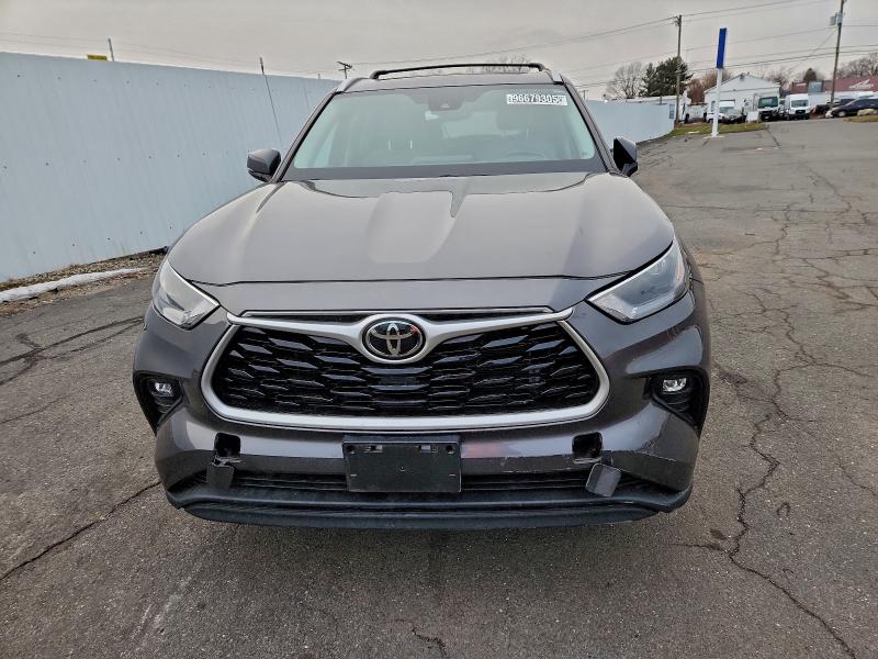 Фото 5 - TOYOTA HIGHLANDER