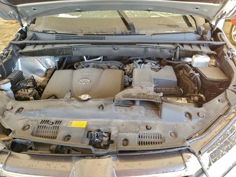 Фото 12 - TOYOTA HIGHLANDER