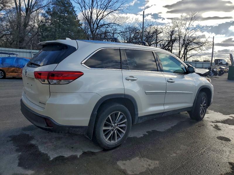 TOYOTA HIGHLANDER 2019 VIN 5TDJZRFH5KS601013