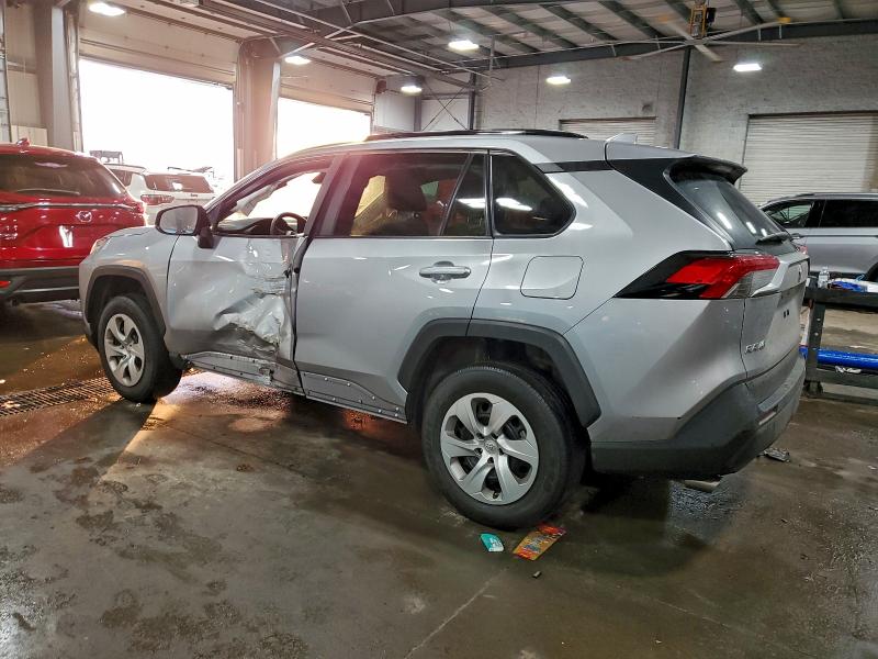 Фото 2 - TOYOTA RAV4