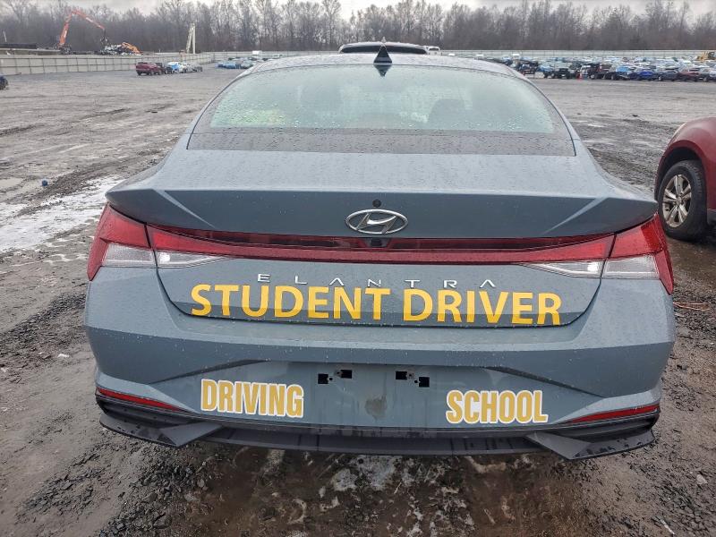 Фото 6 - HYUNDAI ELANTRA