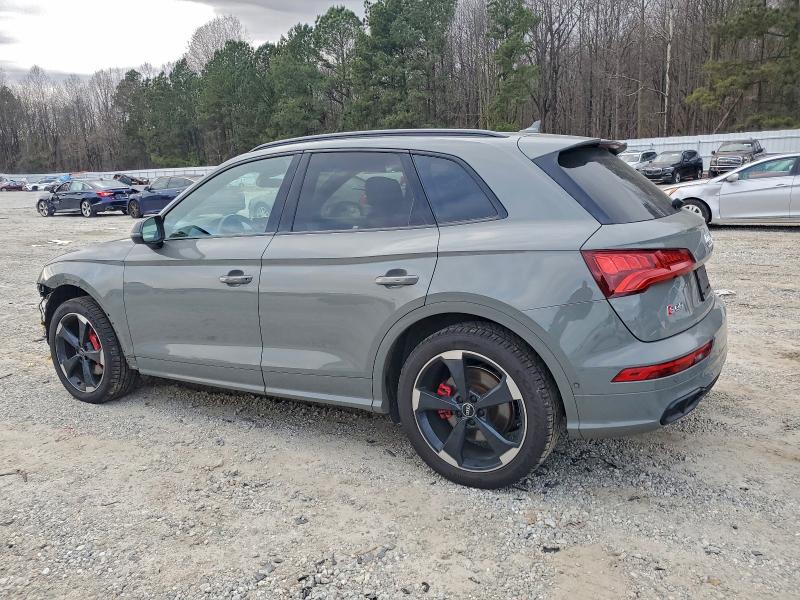 Фото 2 - AUDI SQ5