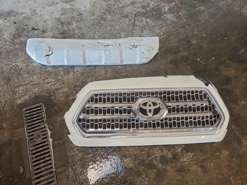 Фото 12 - TOYOTA TACOMA